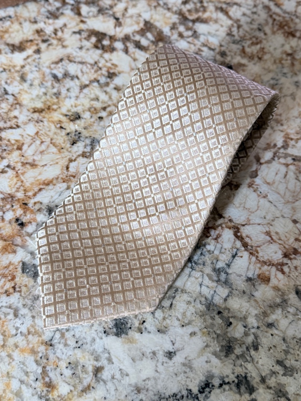 5 for $15 🌸 KENNETH COLE REACTION | Gold Diamond Pattern 100% Silk Tie for Men